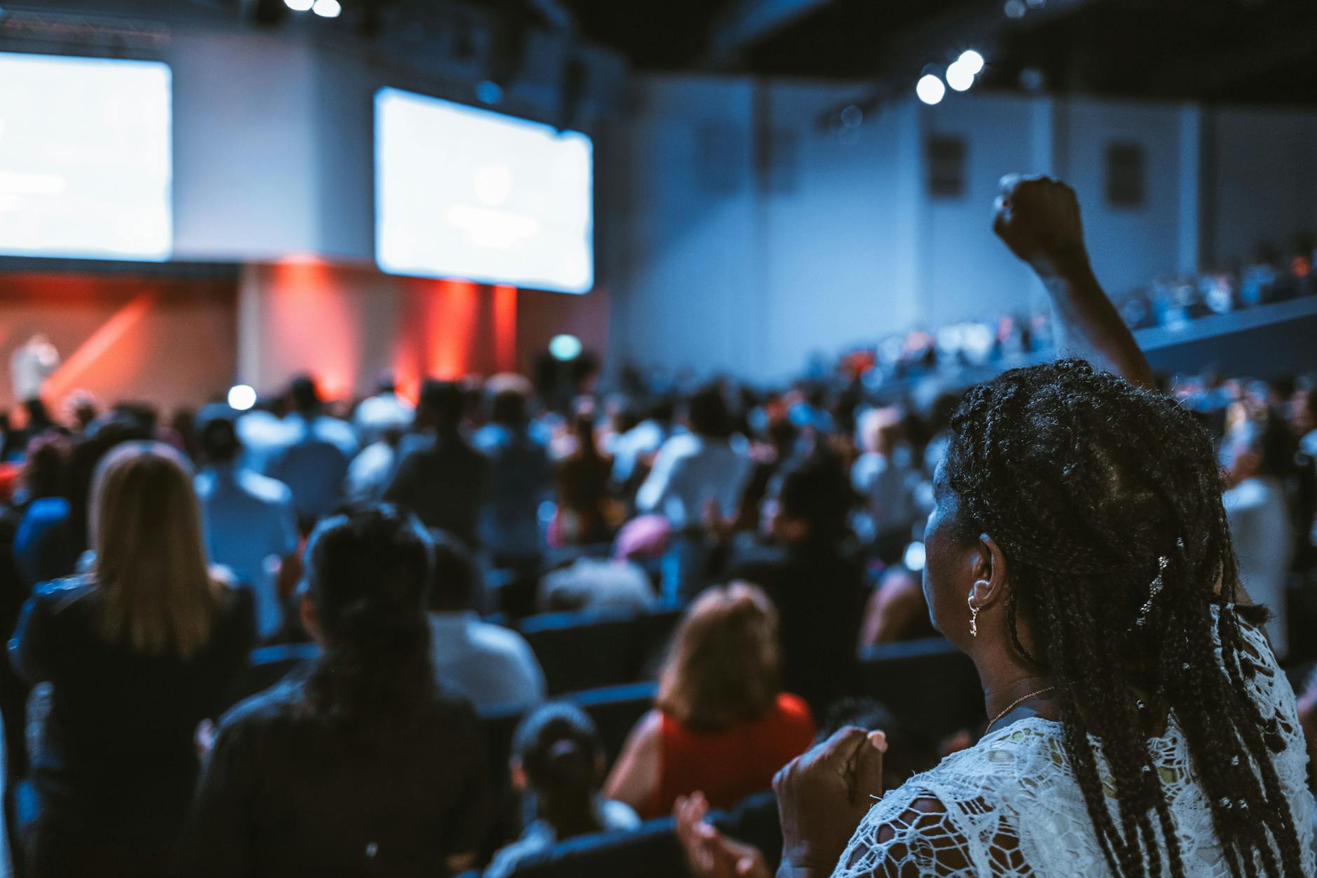 An engaged audience listening to a speaker during a debate. — art of persuasion