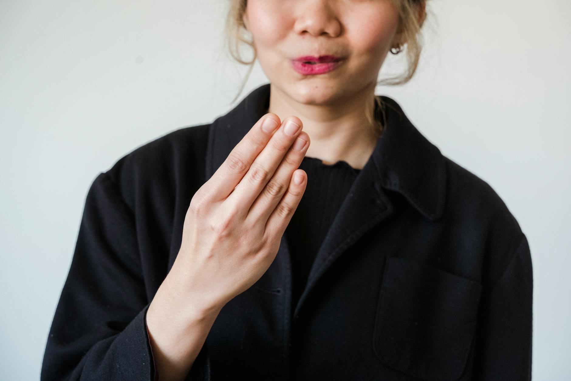 A visual of effective public speaking techniques, like body language and eye contact. — debate preparation