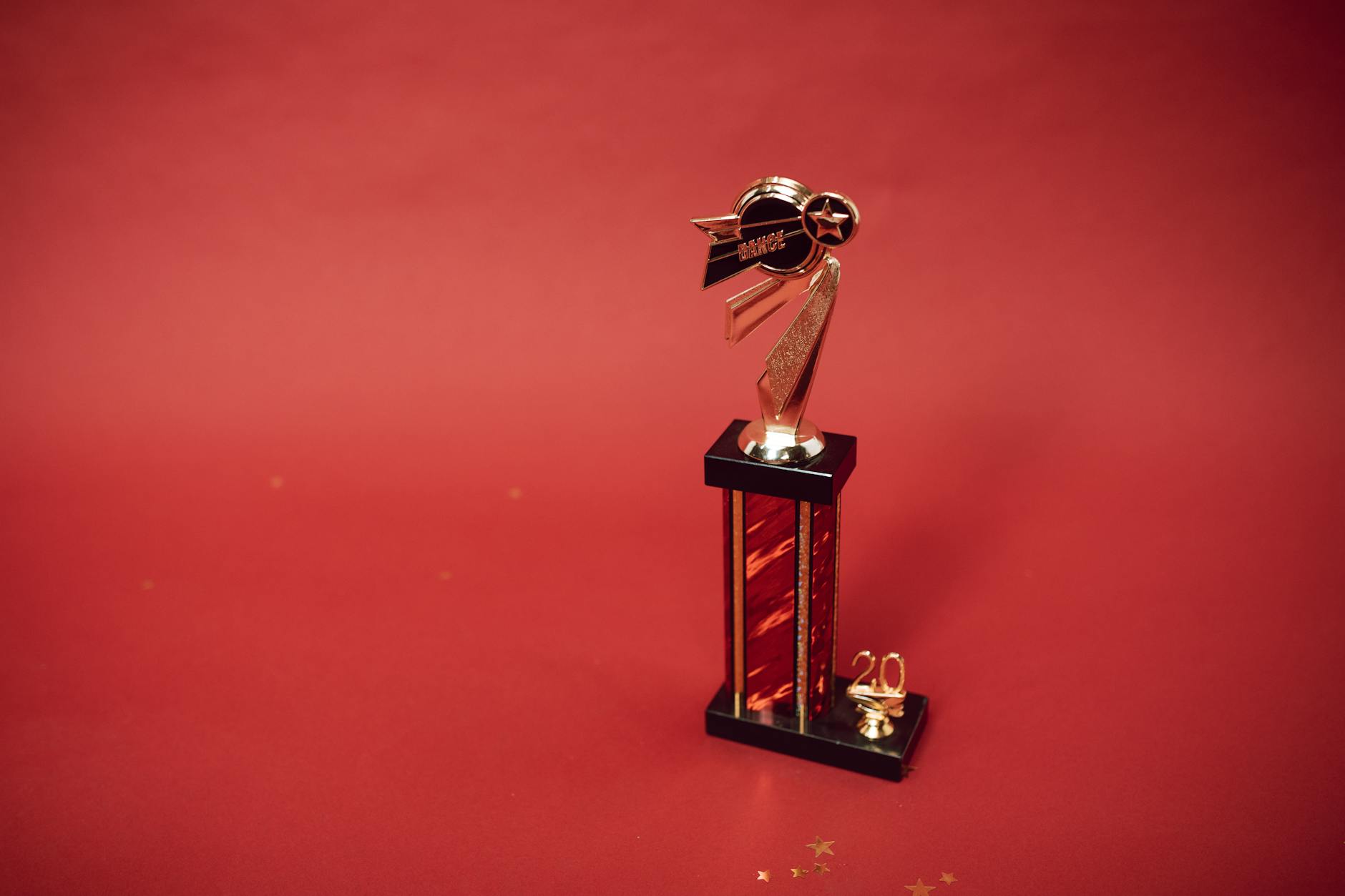 An image of a debate trophy, symbolizing achievement in debate competitions. — debate clubs