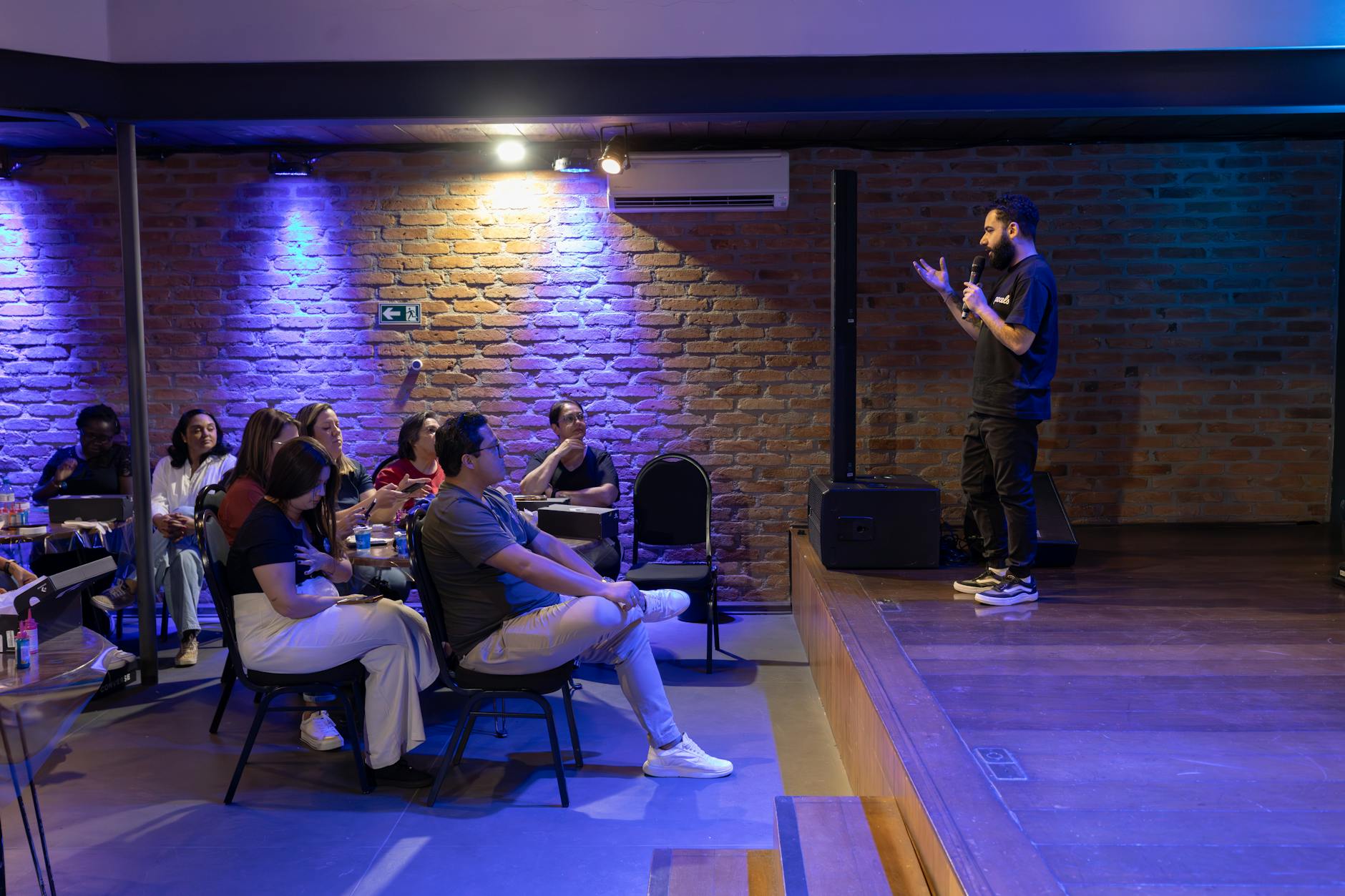 An image of a speaker engaging an audience with effective storytelling techniques. — persuasion techniques
