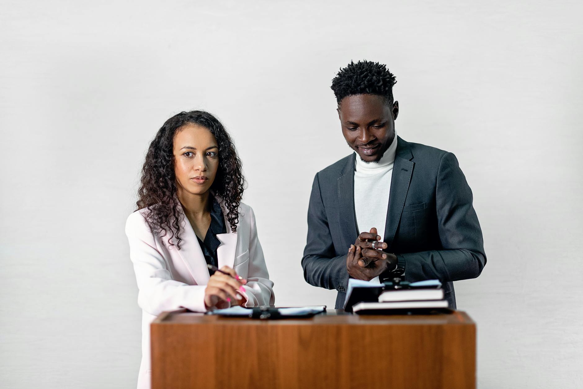 An image showing a person confidently engaging in a debate, showcasing effective body language. — persuasion techniques