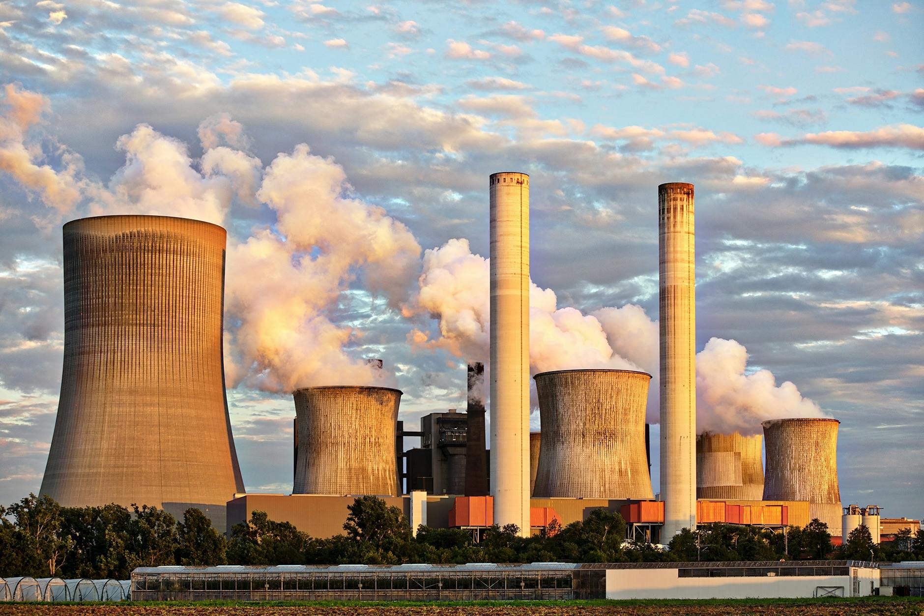An infographic comparing the carbon emissions of nuclear energy versus fossil fuels. — nuclear energy debate