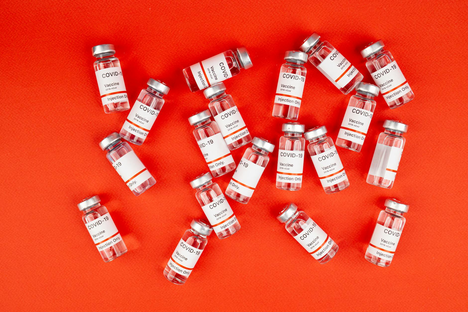 An infographic detailing the benefits of herd immunity through mandatory vaccination.