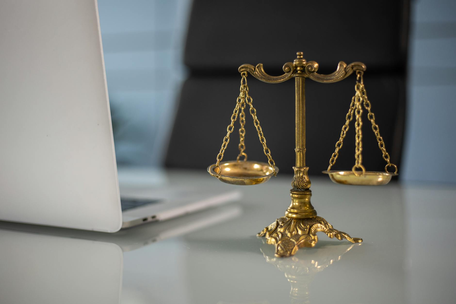 Finding a Balance: Maximizing Technology's Benefits — technology impact on intelligence