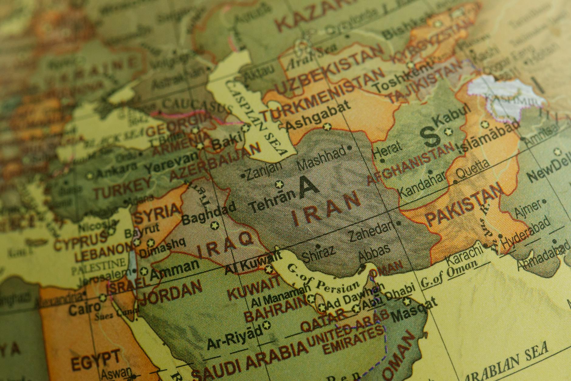 Map illustrating the geopolitical tensions between the USA and Iran — un intervention iran war