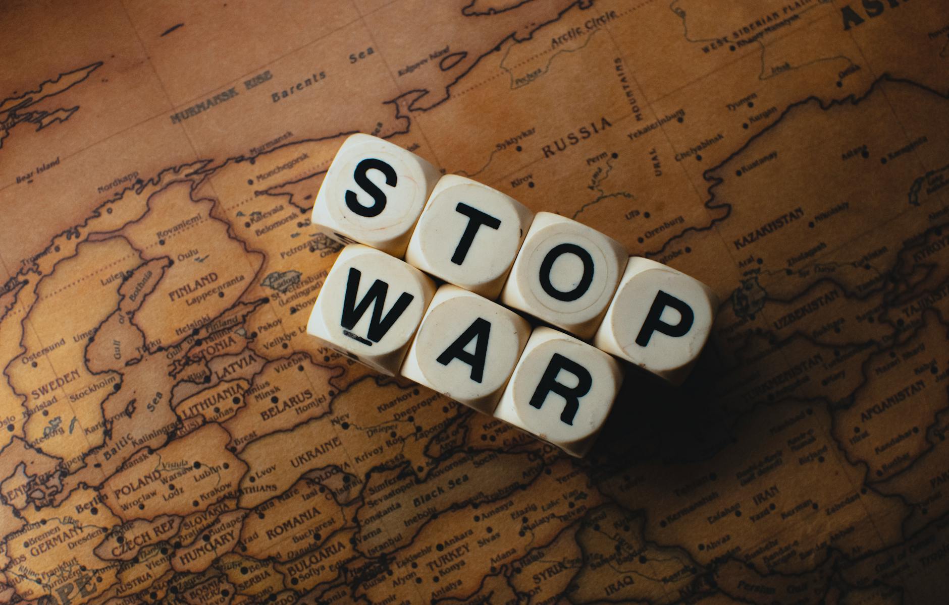 Map showing the historical conflicts between the US and Iran — iran response us war debate