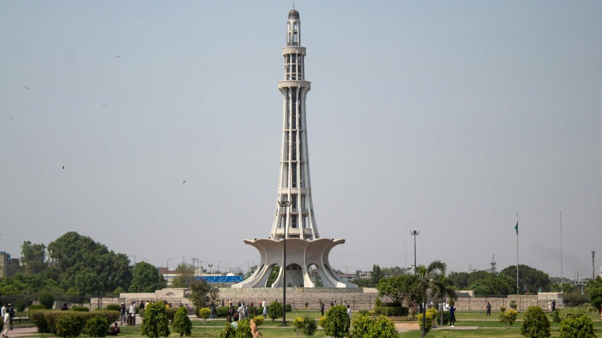 Pakistan Neutrality Debate: Should Pakistan Choose Sides?