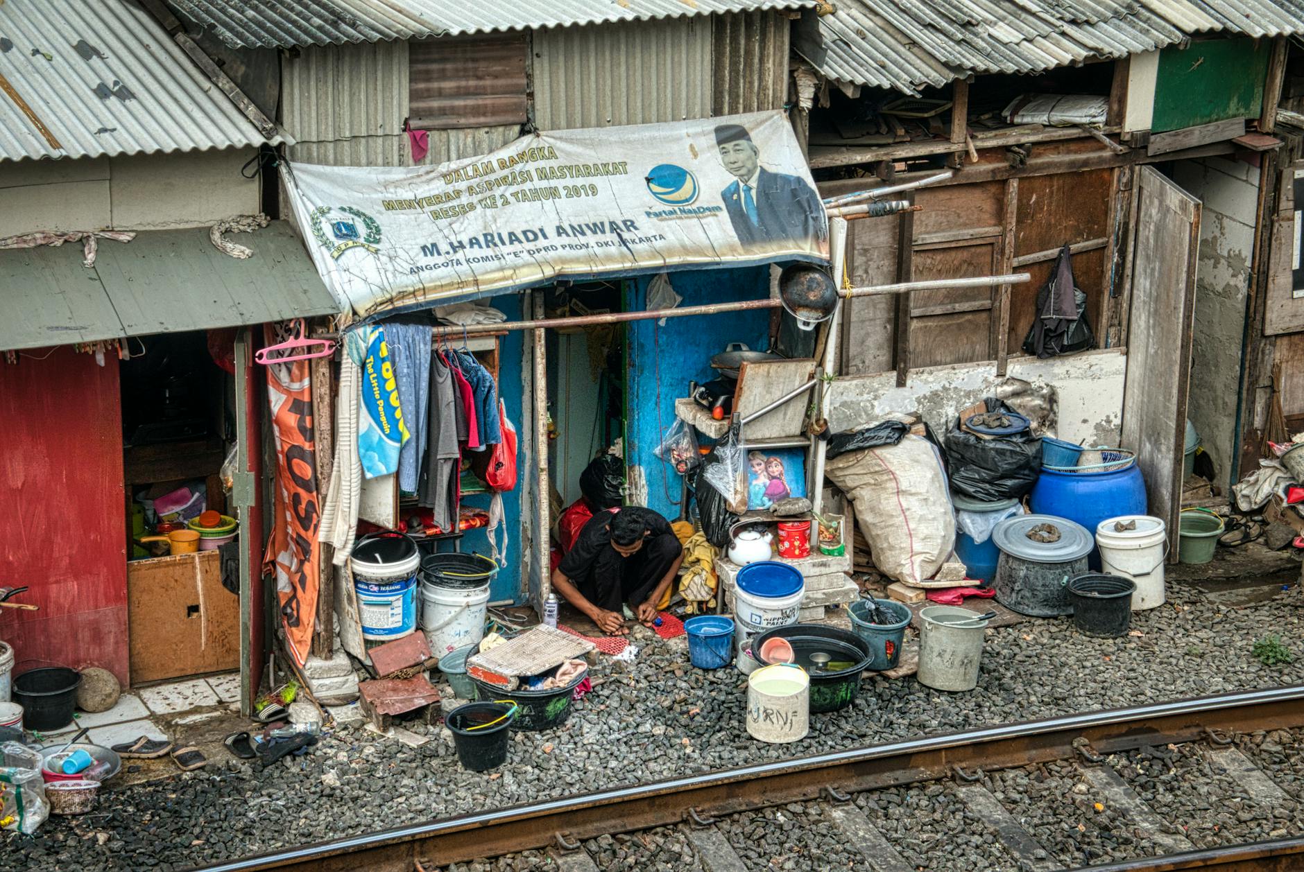 A photo depicting poor working conditions in fast fashion factories. — fast fashion impact