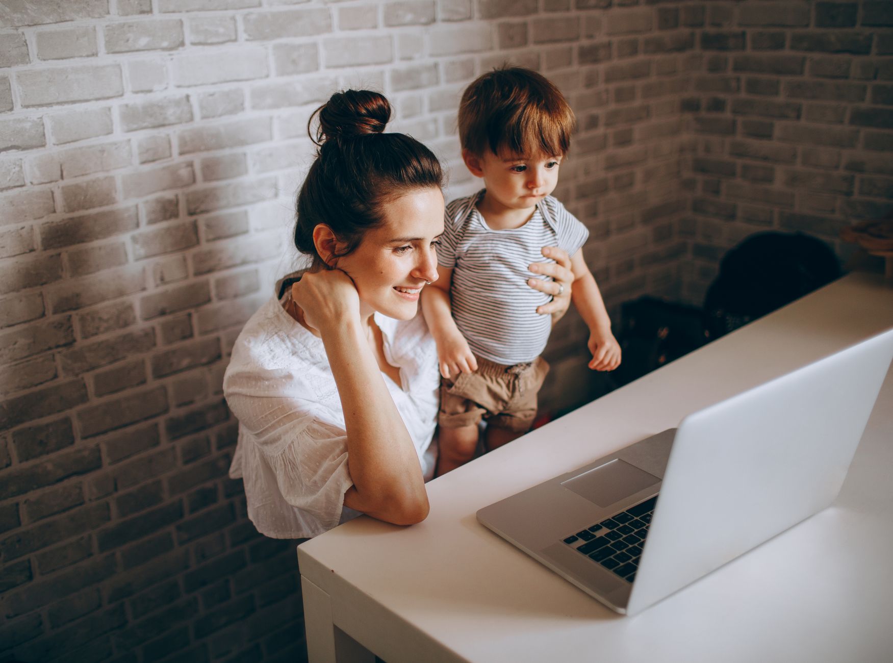 A photo of a parent and child discussing social media use together. — social media age restrictions