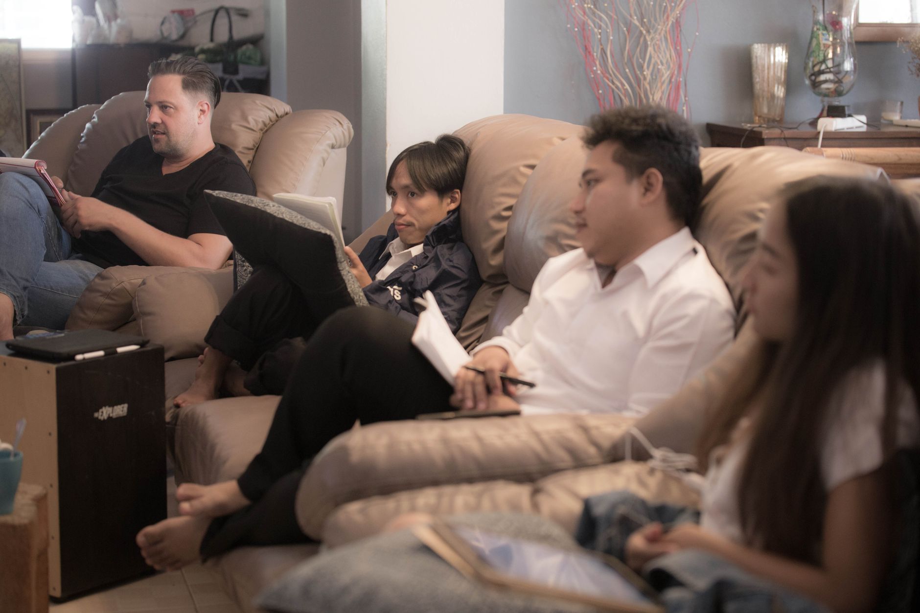 A relaxed group discussion taking place in a casual setting. — debate vs discussion