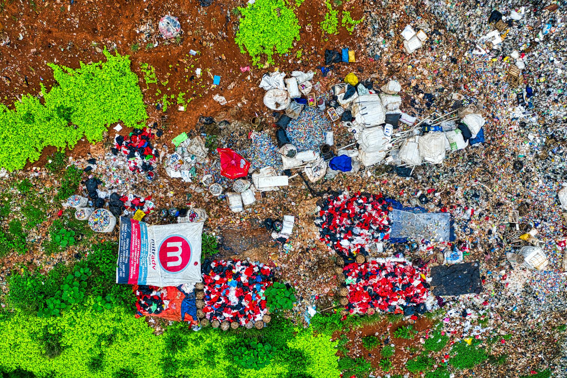 A visual comparison of fast fashion waste vs. sustainable fashion practices. — fast fashion impact
