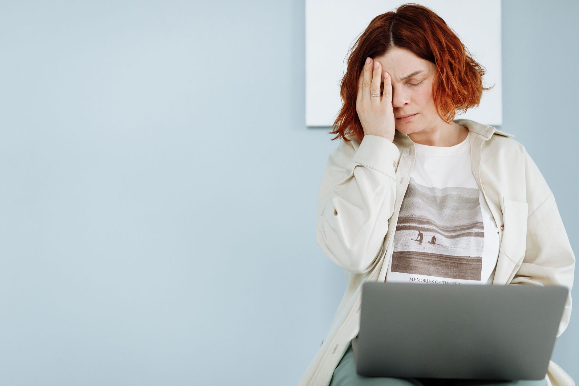 A visual representation of common remote work challenges, such as isolation, communication issues, and burnout. — remote…