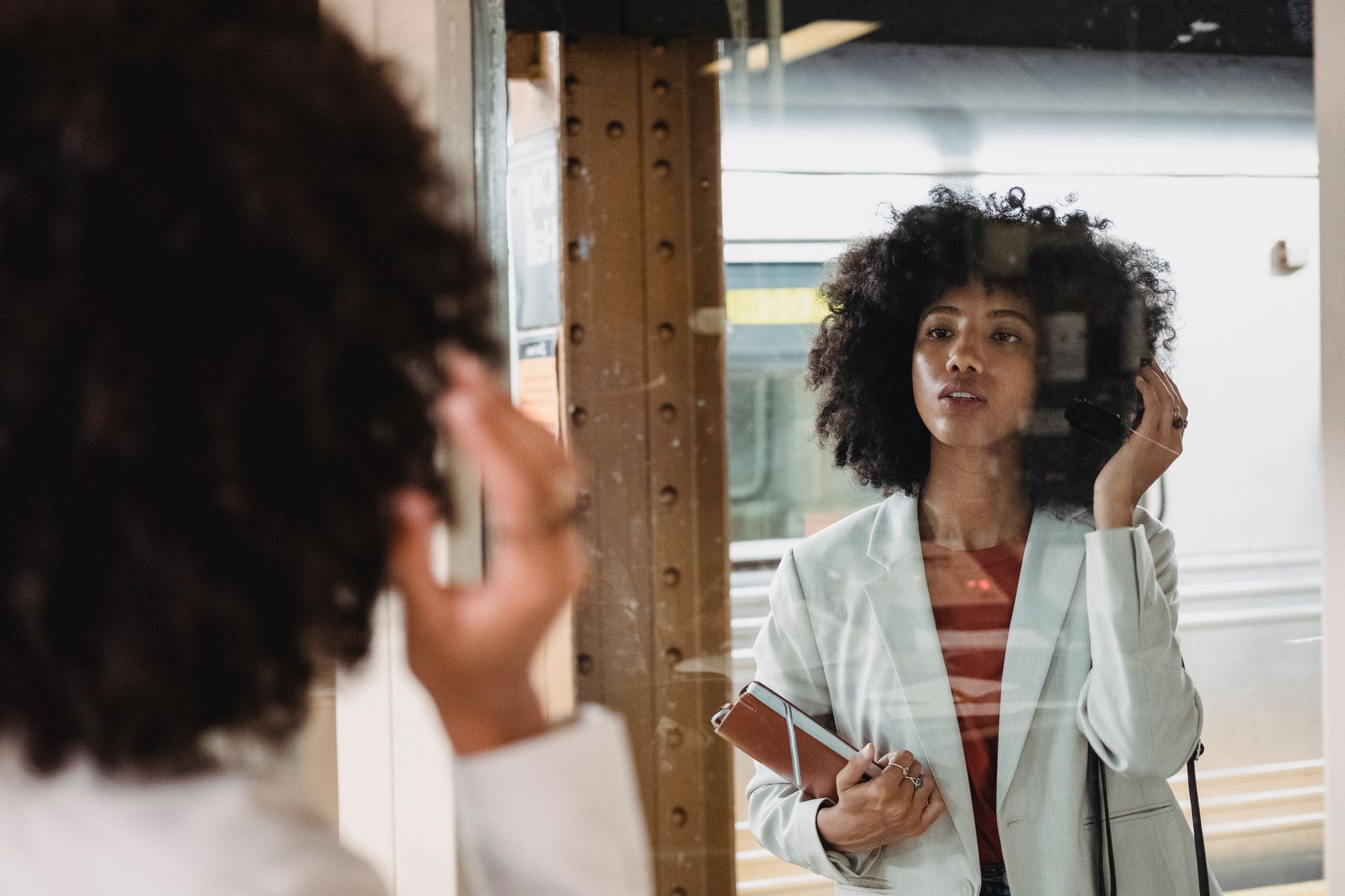An image showing a person practicing public speaking in front of a mirror. — debate preparation