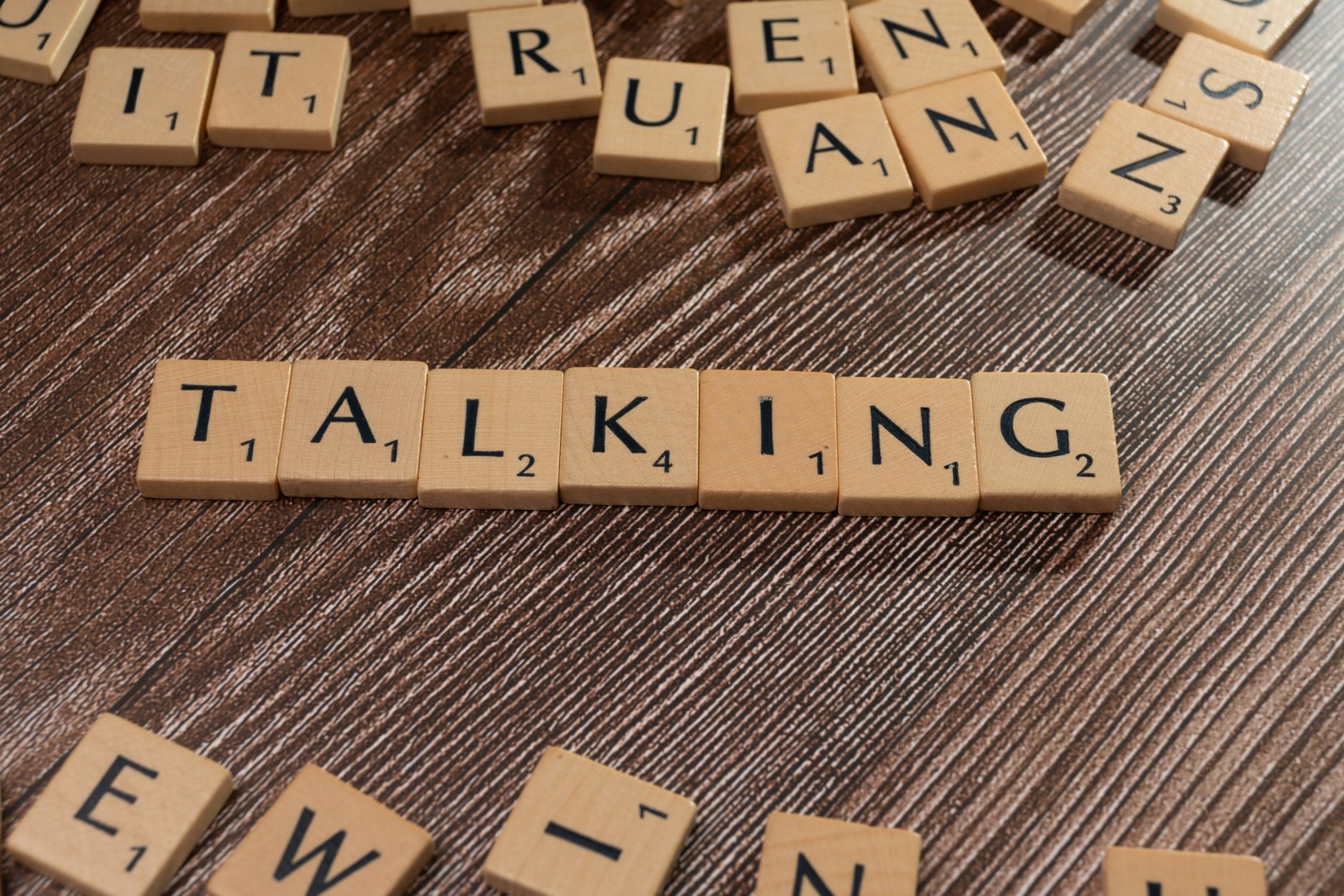 An infographic illustrating common debate techniques, including the use of rhetorical questions and storytelling.