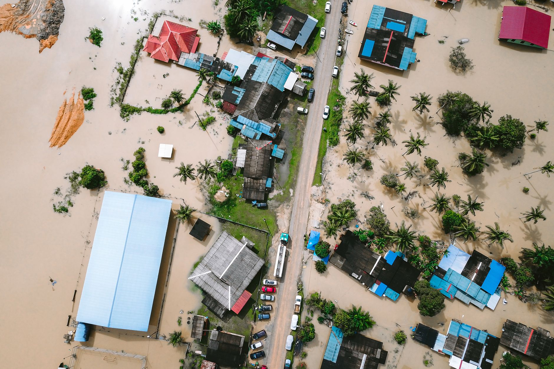 An infographic illustrating the effects of climate change on weather patterns and natural disasters. — climate change de…