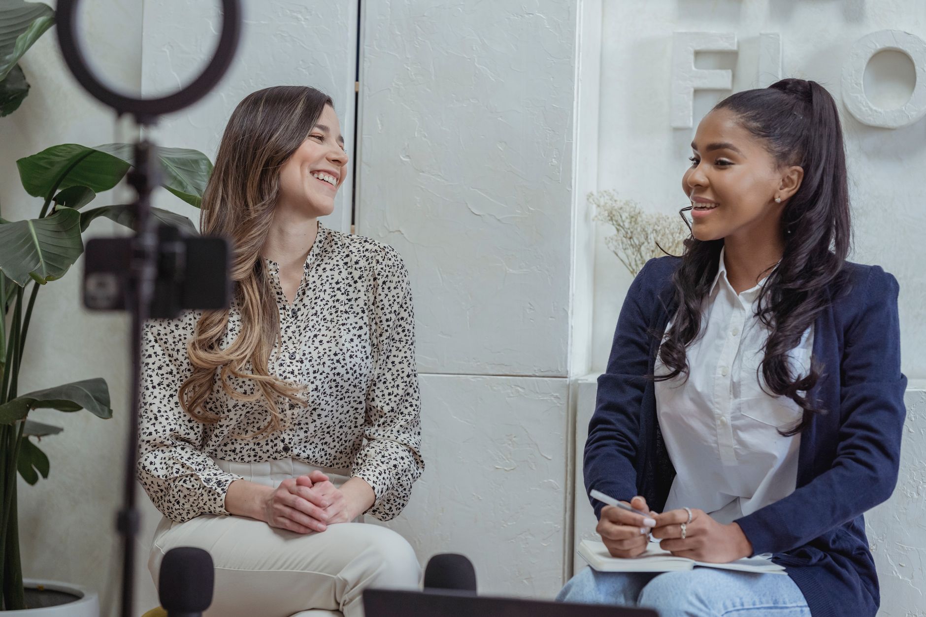 An interviewer and candidate engaged in a discussion, showcasing effective communication. — debate skills in interviews