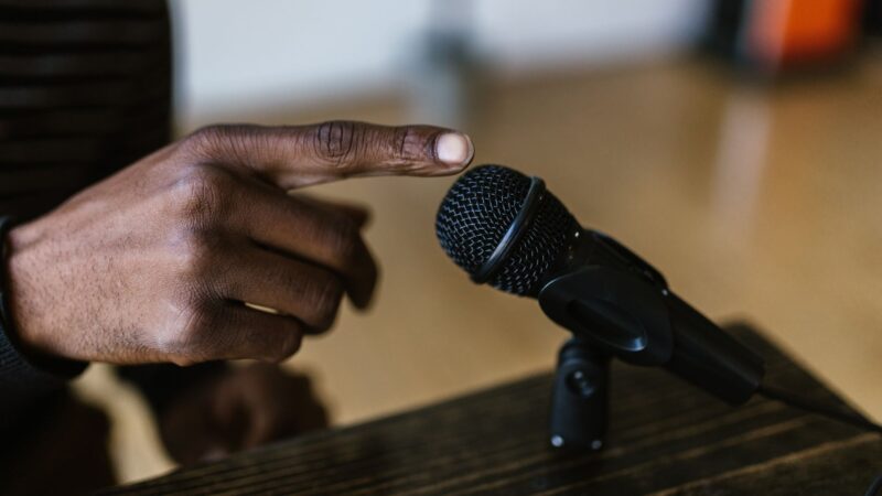 Debate Skills in Interviews: Stand Out Effectively