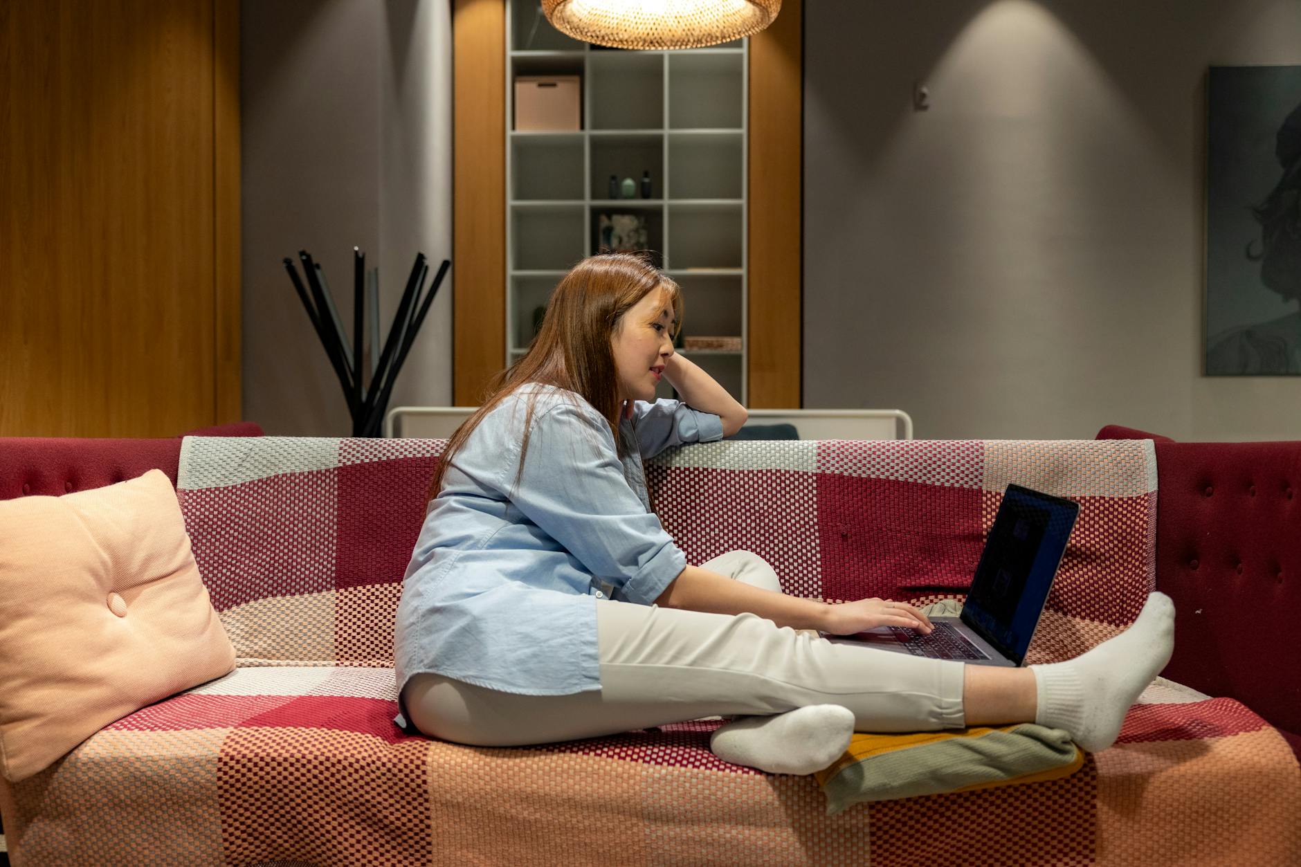Finding a Balance: Hybrid Models in the Remote Work Future Debate