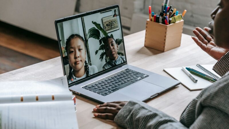 Online Learning Effectiveness vs. Traditional Classrooms