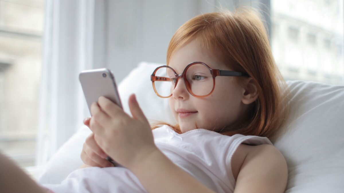 The Kids Smartphone Debate: Should They Have One?
