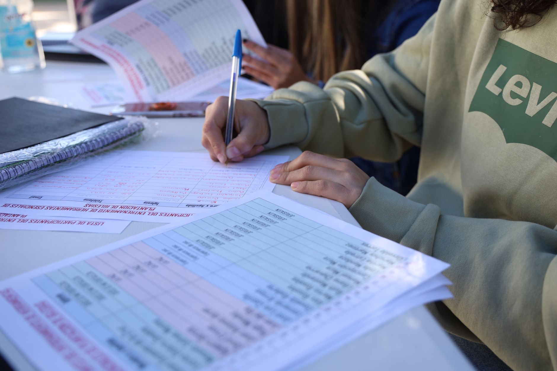 A chart illustrating the pros and cons of homework in modern education. — homework debate