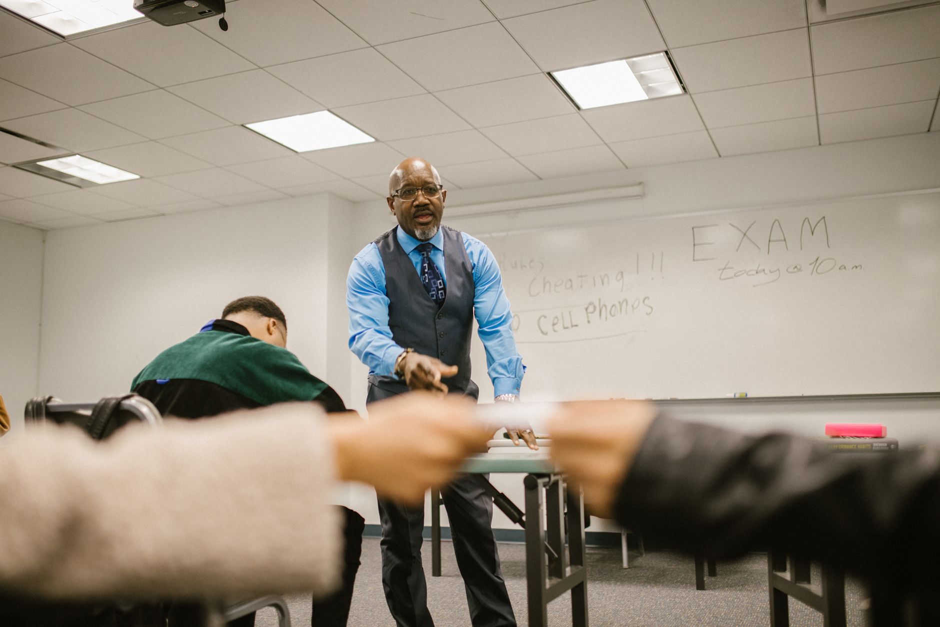 A classroom setting featuring students engaged in a creative project, showcasing innovative assessment methods related to the exam reform debate.