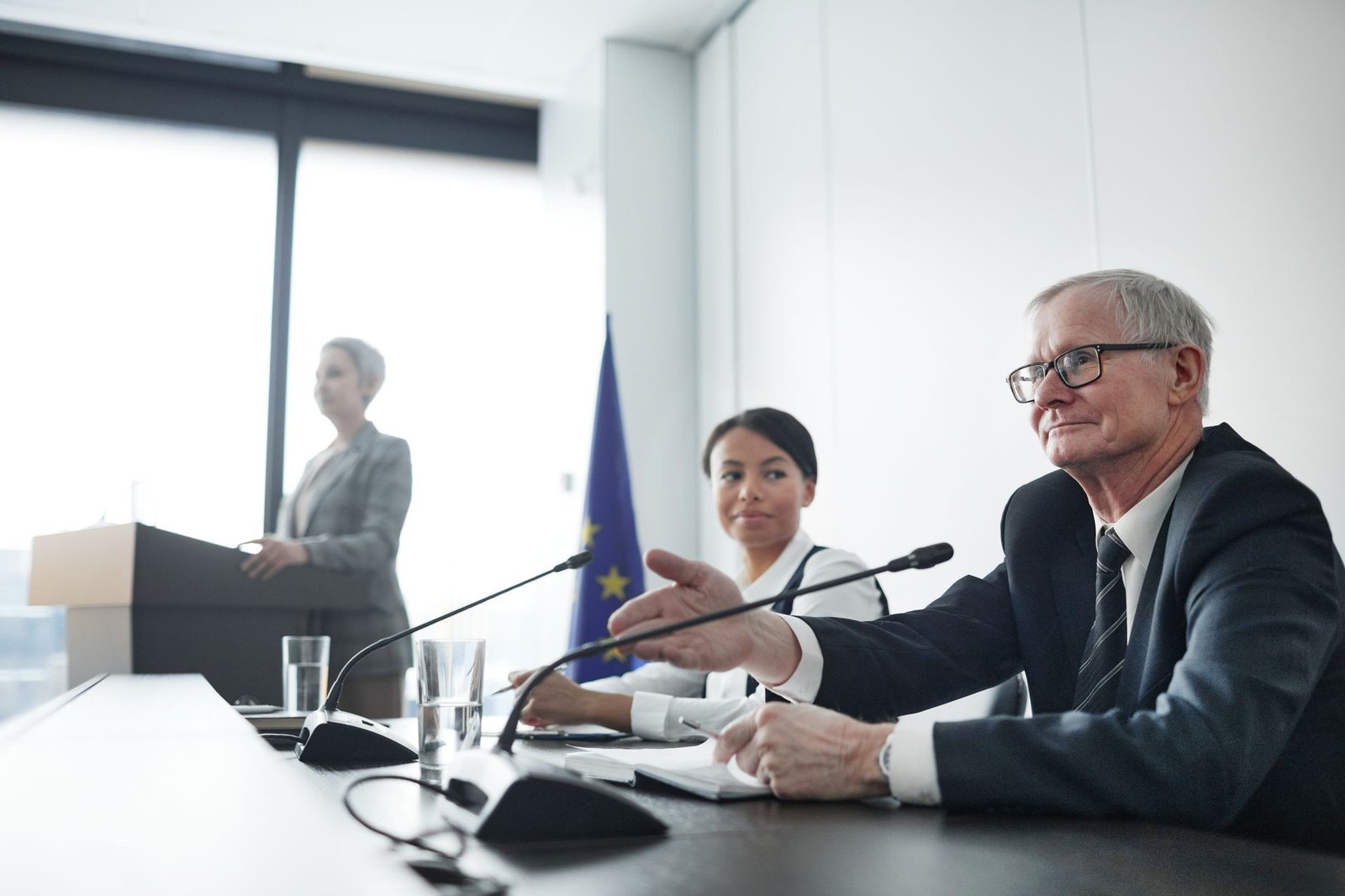 A photo of a healthcare policy meeting with government officials discussing healthcare reform. — government healthcare