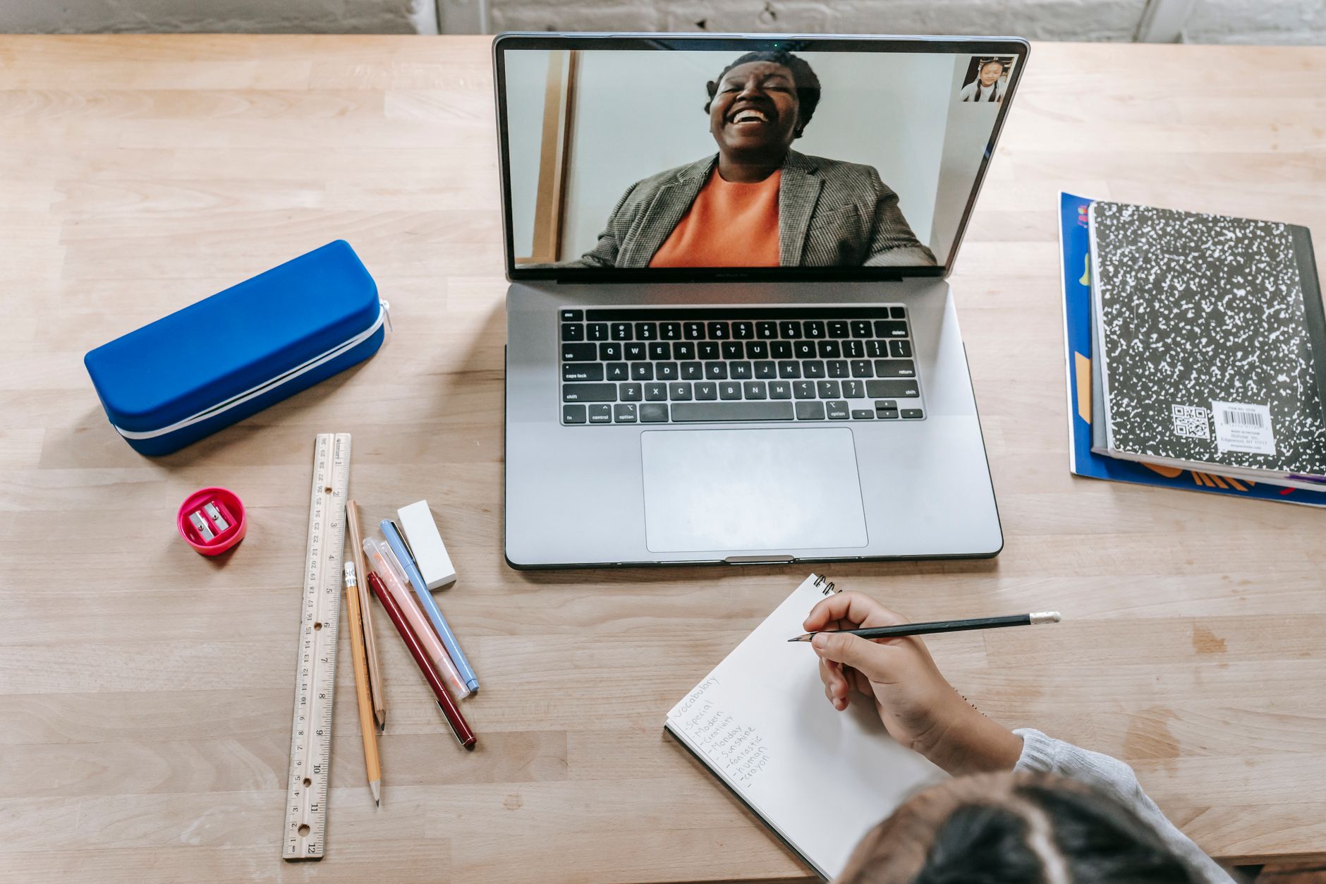 A teacher conducting a virtual lesson with students participating from home, demonstrating the use of education reform technology in remote education.