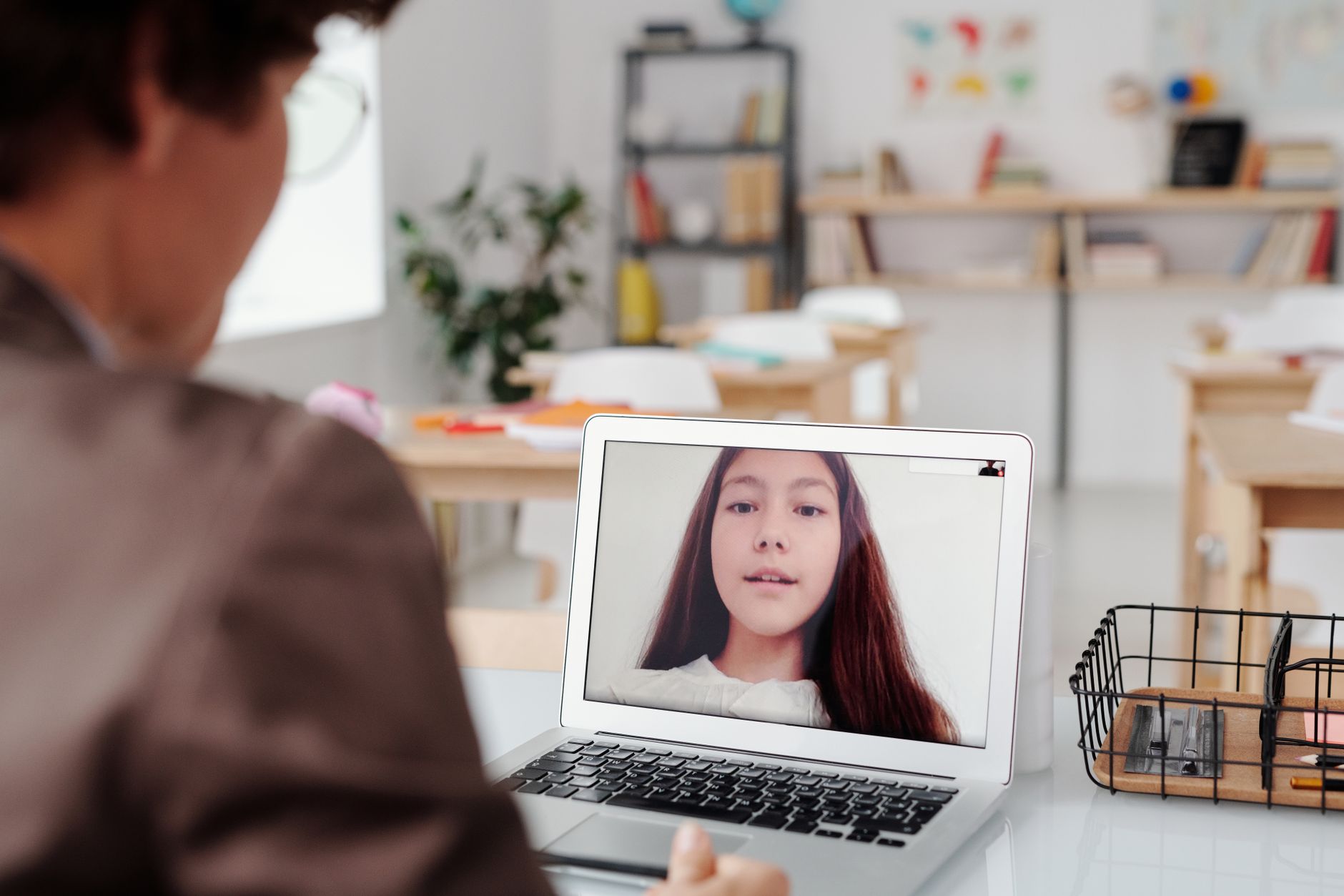 Students engaging in a virtual classroom setting on their laptops, illustrating the concept of online education. — techn…