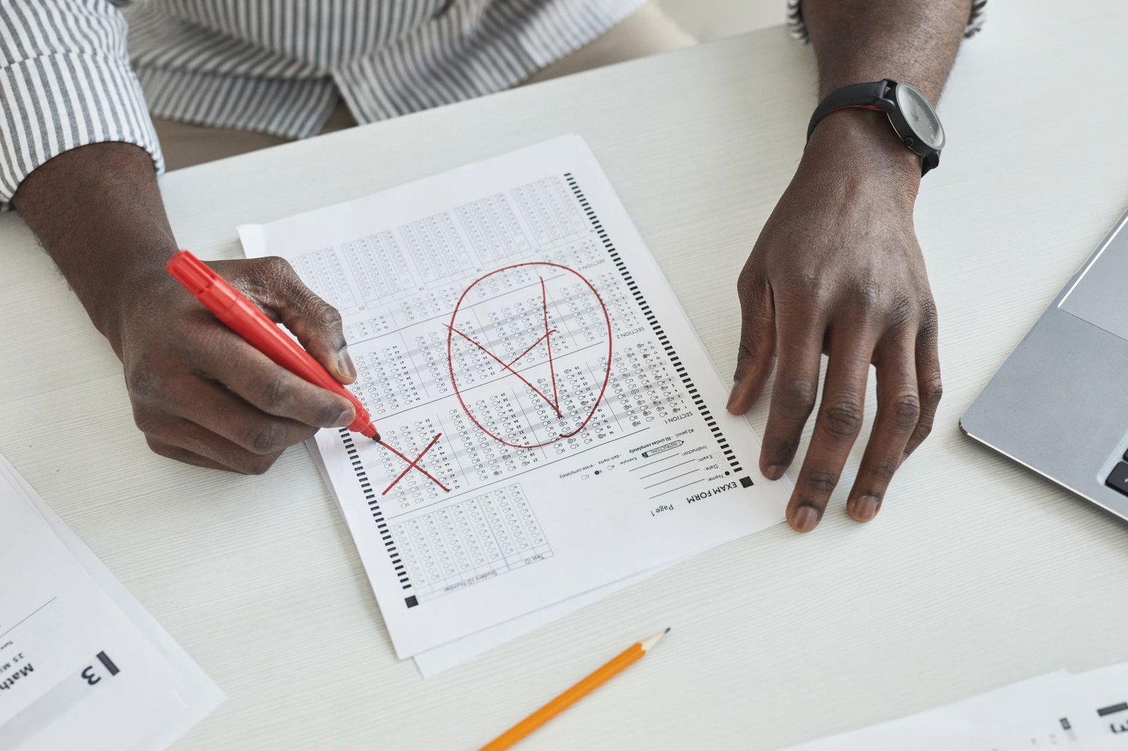 A graphic illustrating the differences between traditional exams and AI testing methods. — AI education debate
