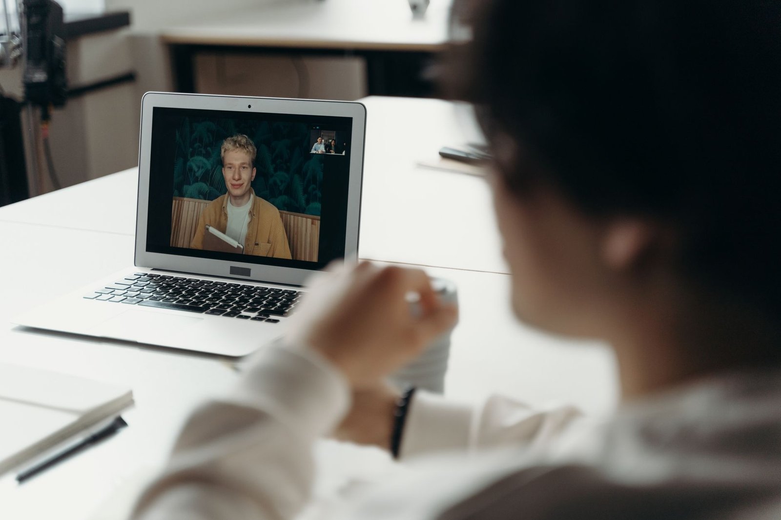 A screenshot of a virtual debate in progress on a popular video conferencing platform. — virtual debates