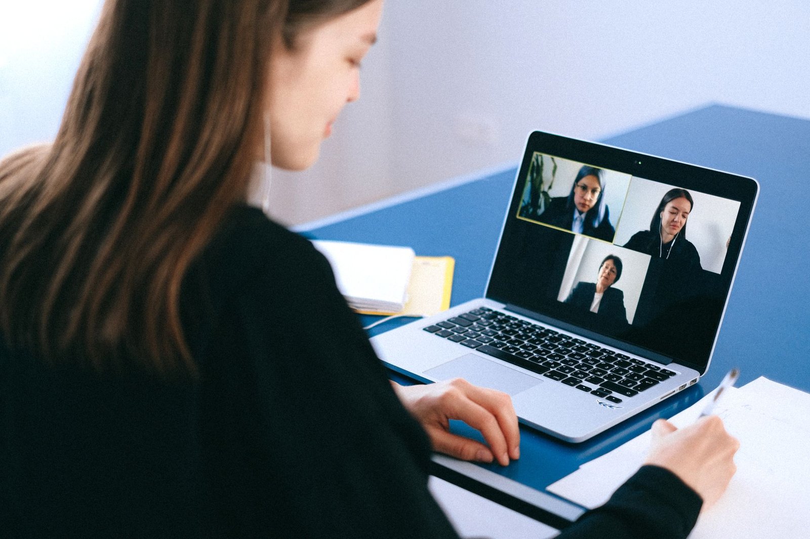 A screenshot of a virtual debate setup featuring multiple participants on a video call. — online debate skills