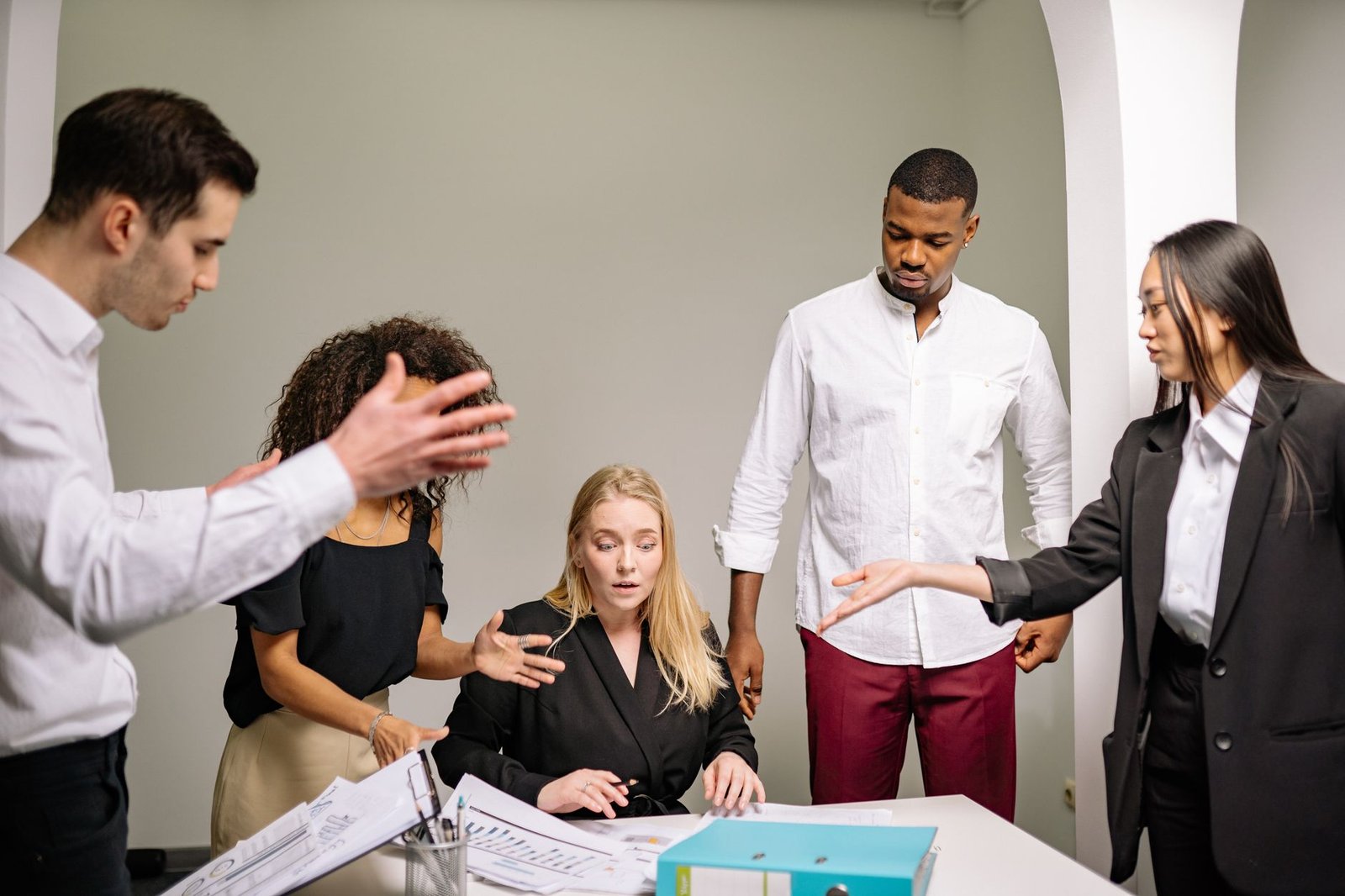 A snapshot of an Oxford debate in action, showcasing the team dynamics. — debate formats