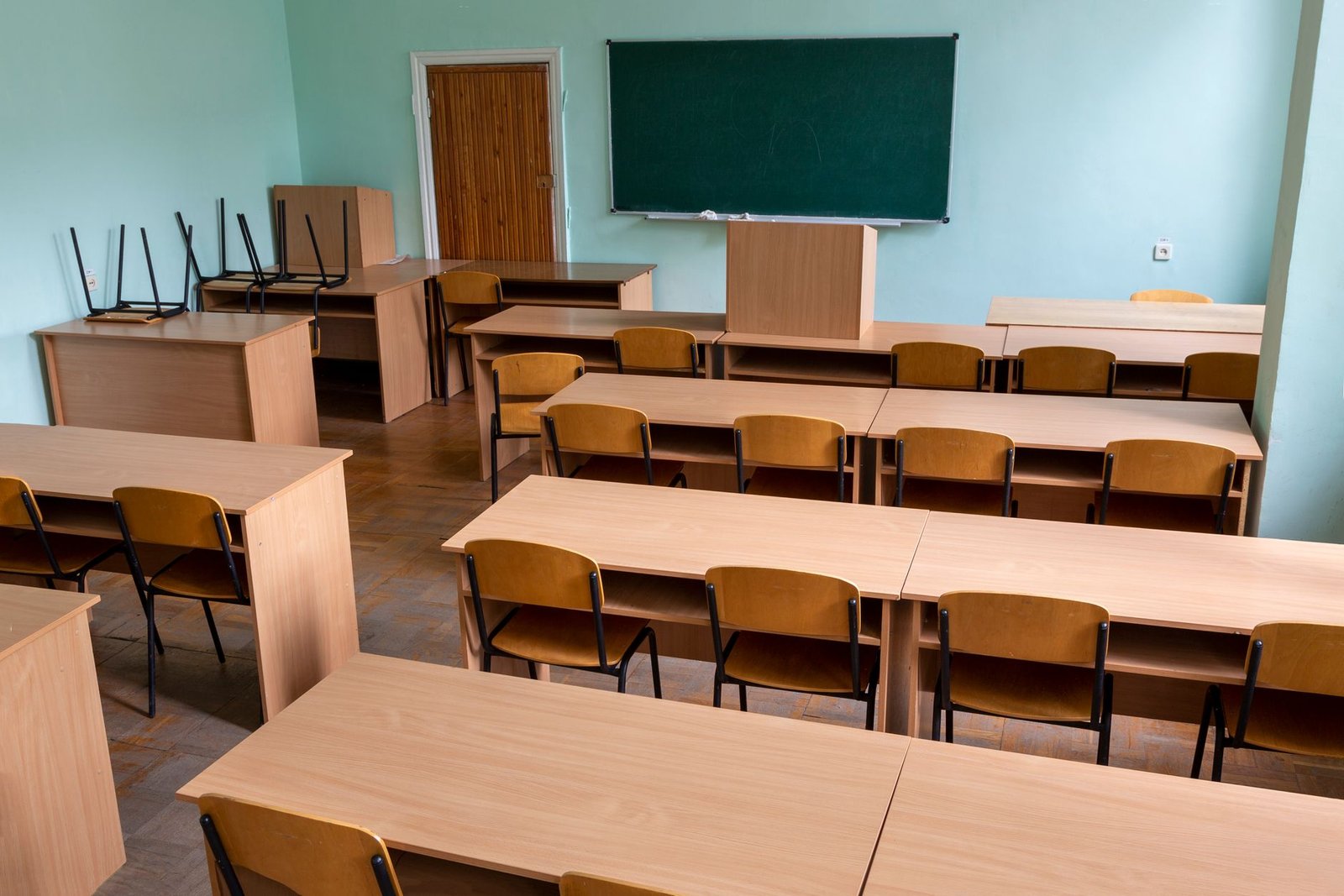 An infographic comparing countries with free college education systems to those without. — free college education debate