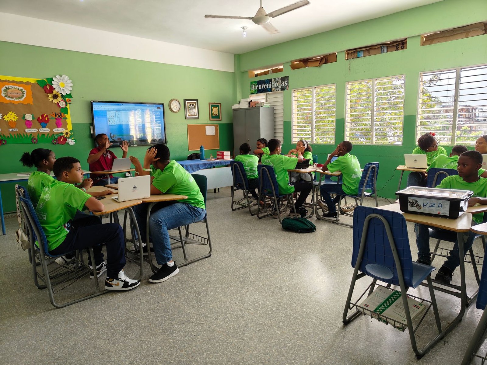 An interactive classroom using technology with students engaged in learning activities. — technology in education