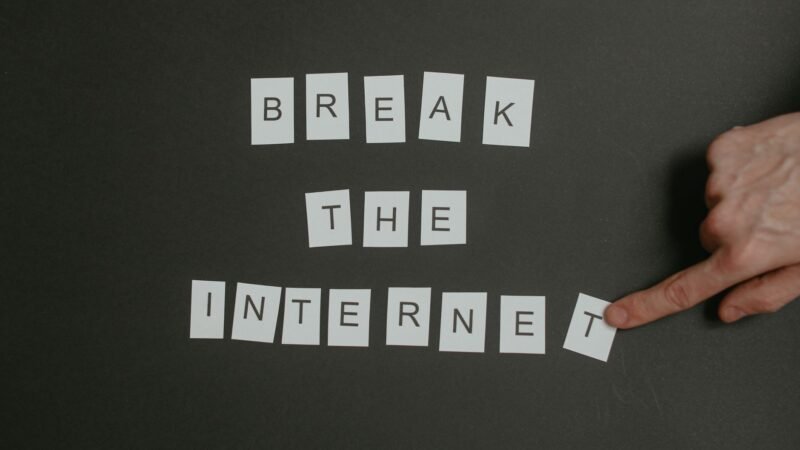 Internet Impact Debate: Is It Making Us Smarter or Dumber?