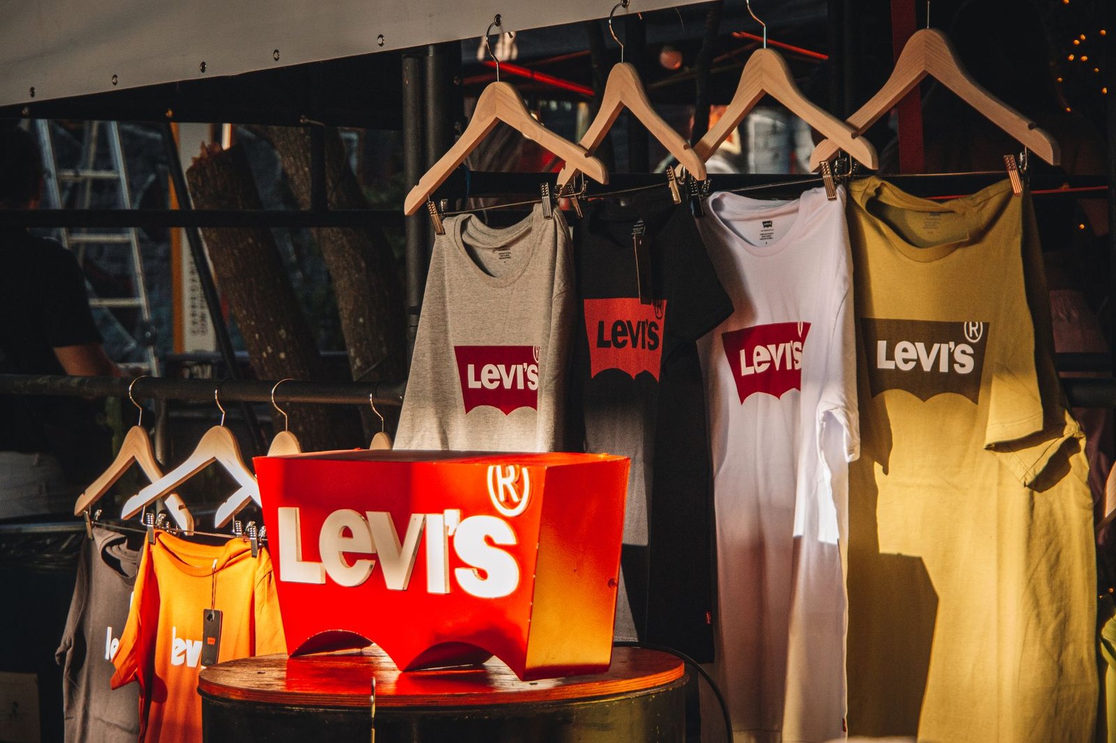 A comparison chart of fast fashion brands versus sustainable brands. — fast fashion debate