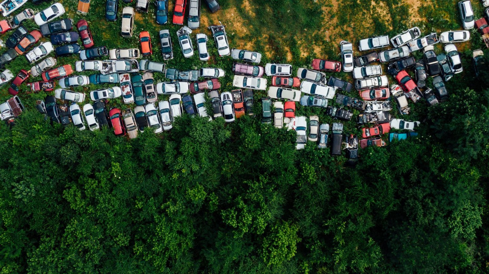 A visual comparison of emissions from electric cars vs gasoline vehicles.