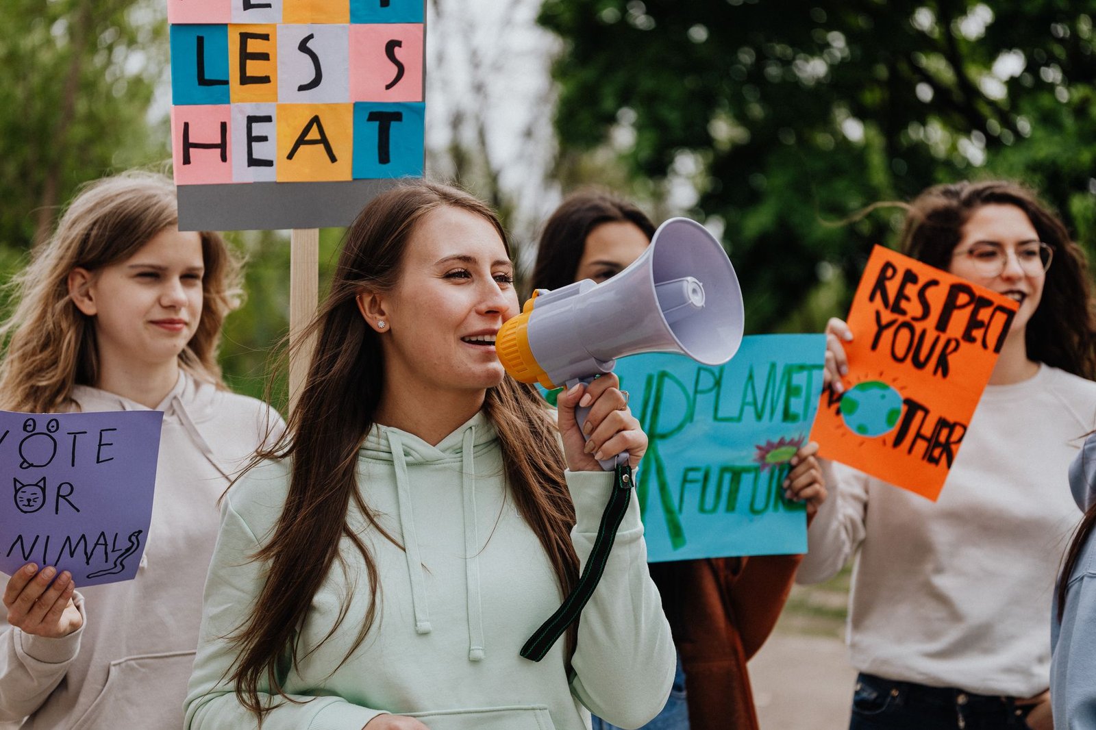 An image depicting community members participating in a climate action event. — climate change solutions