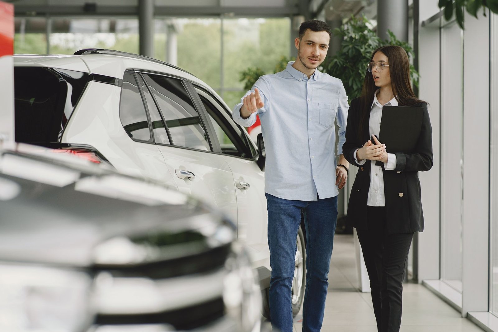 Making Informed Choices: The Electric Cars Debate in Consumer Decisions