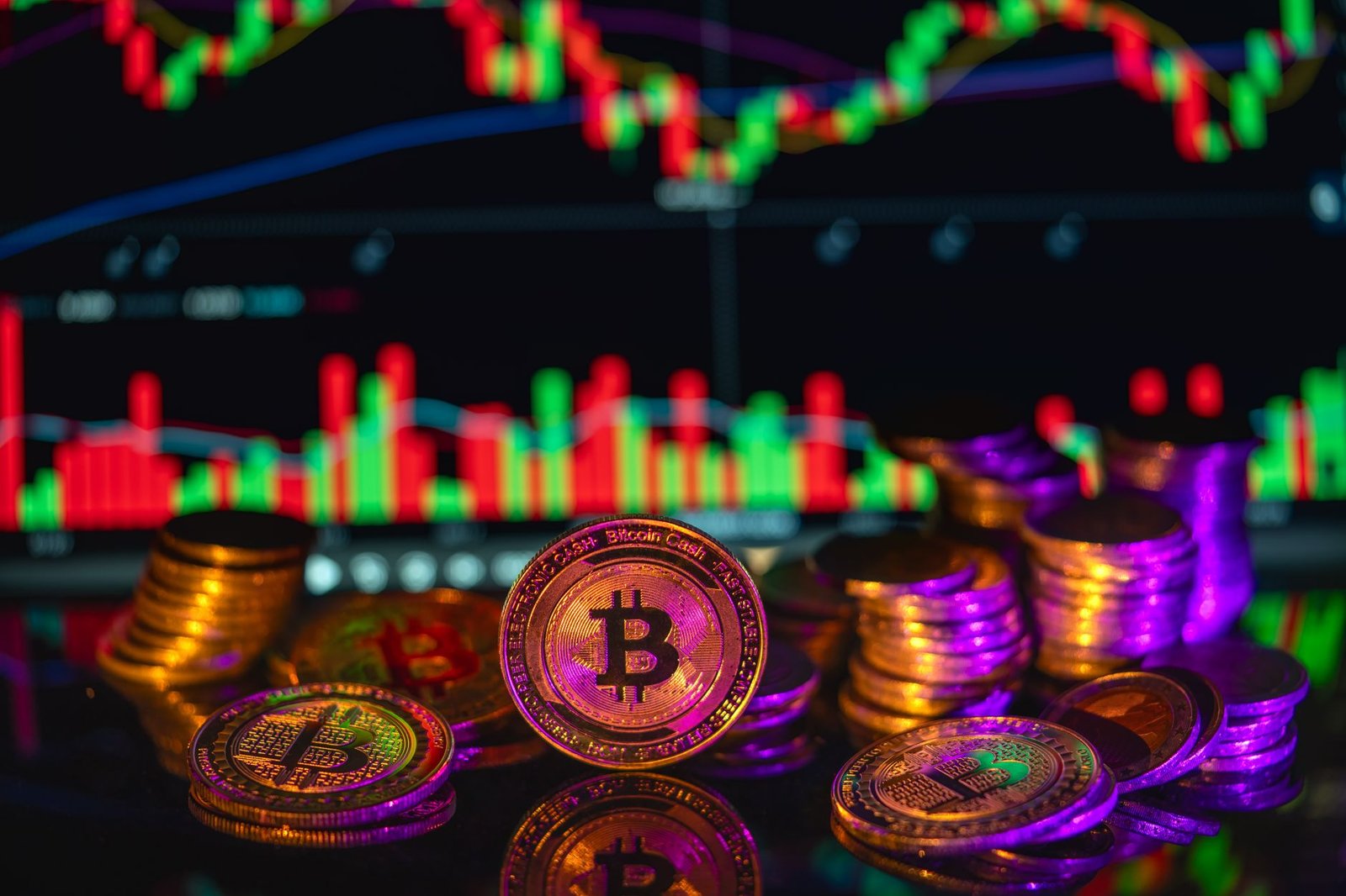 A comparative chart showing the features of cryptocurrency vs traditional money, highlighting key differences.