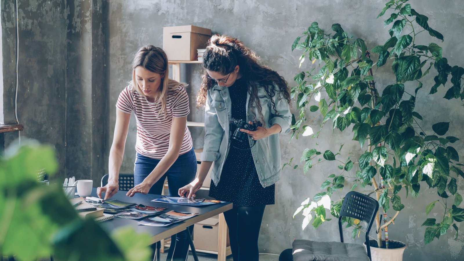 A photo showcasing a modern, collaborative office space designed for teamwork and creativity. — future of work