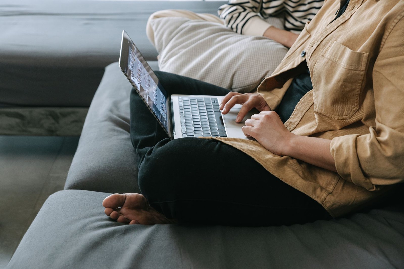 A split-screen image depicting the pros and cons of remote work, highlighting aspects of the remote work debate.