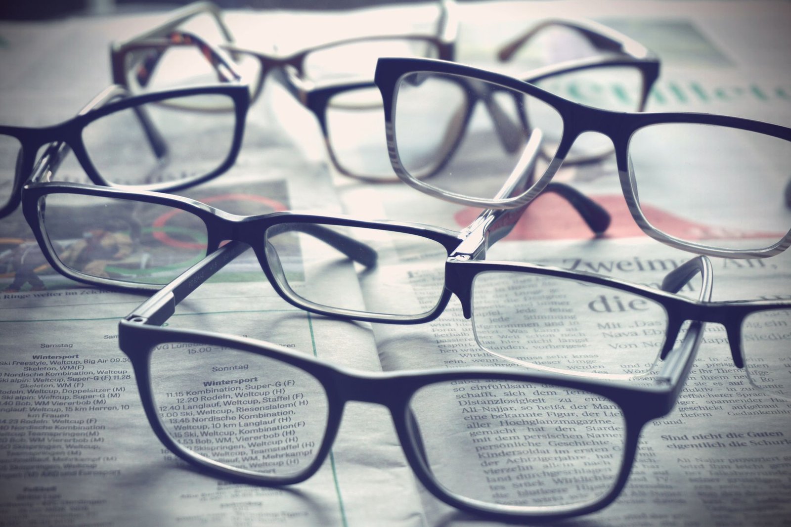 A visual representation of different framing techniques in communication related to framing arguments.
