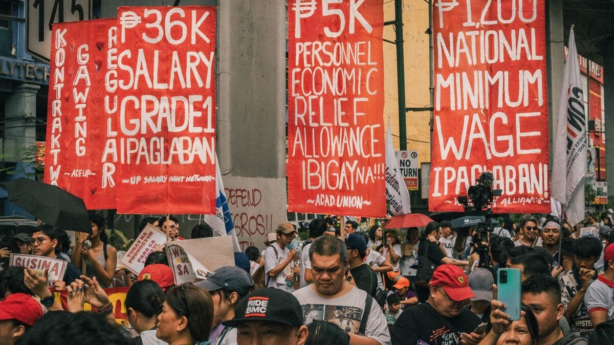 Minimum Wage Increase Pros and Cons: A Timely Debate