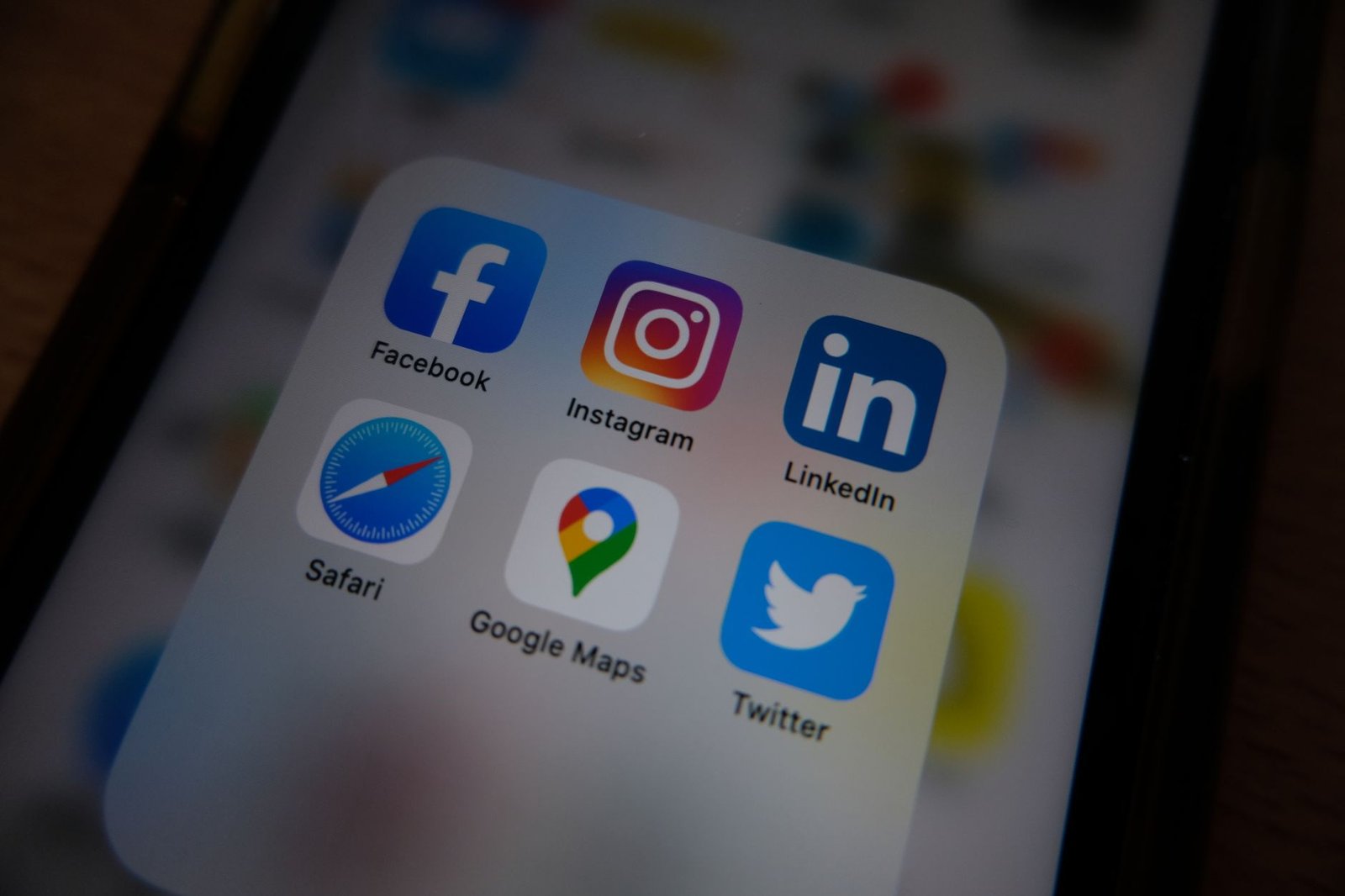 Navigating the Social Media Debate: Finding Balance