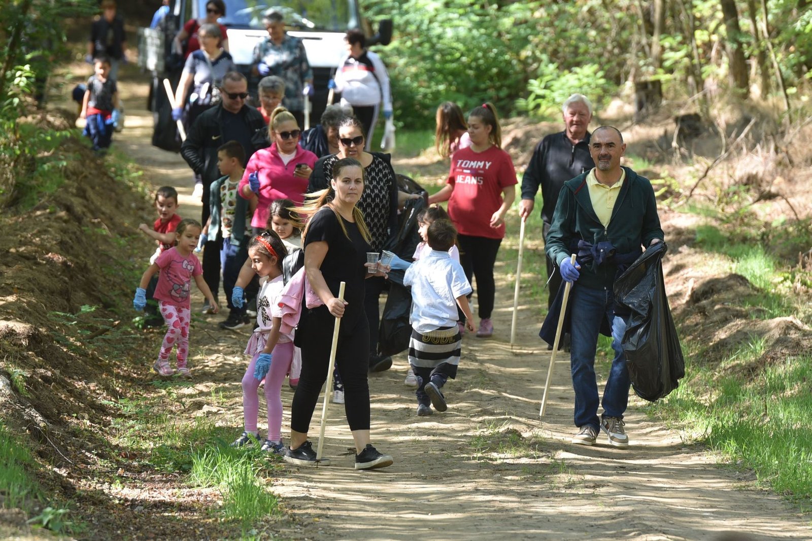 Photograph of a community clean-up event focused on environmental sustainability — climate change arguments
