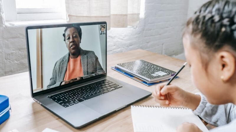 The Online Education Debate: Weighing the Pros and Cons